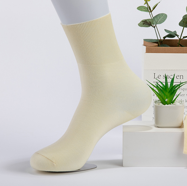 Antimicrobial Loose Fit Socks